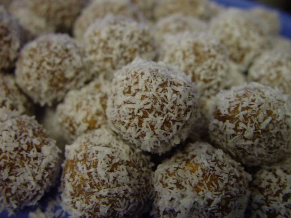 tartufi di cocco e mandorle